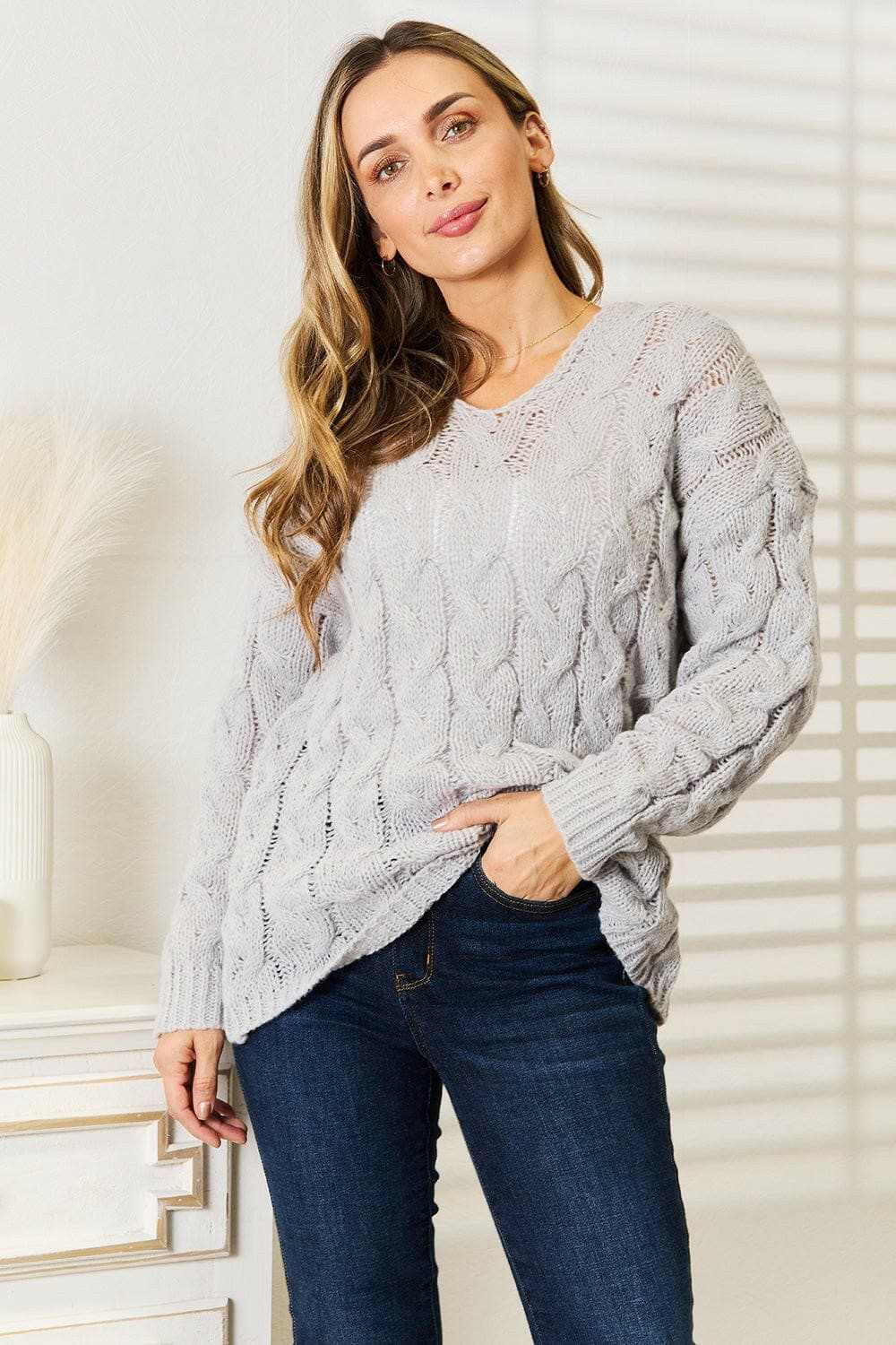 Snug cable-knit hooded pullover - Love Salve